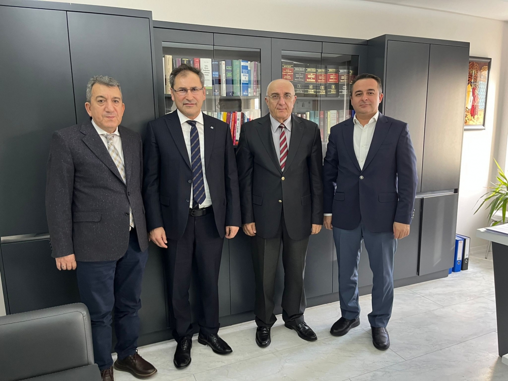 Oda Başkanımız İhsan AKAR, Oda Başkan Yrd. Yakup KAYIHAN ile birlikte; Oda Üyelerimiz Prof. Dr. YMM Doğan ŞENYÜZ, YMM Mesut ATABEY ve YMM Ramazan TEKKEŞ’e ofislerinde ziyarette bulundular. (21.11.2023) Oda Başkanımız İhsan AKAR, Oda Başkan Yrd. Yakup KAYIHAN ile birlikte; Oda Üyelerimiz Prof. Dr. YMM Doğan ŞENYÜZ, YMM Mesut ATABEY ve YMM Ramazan TEKKEŞ’e ofislerinde ziyarette bulundular. (21.11.2023)