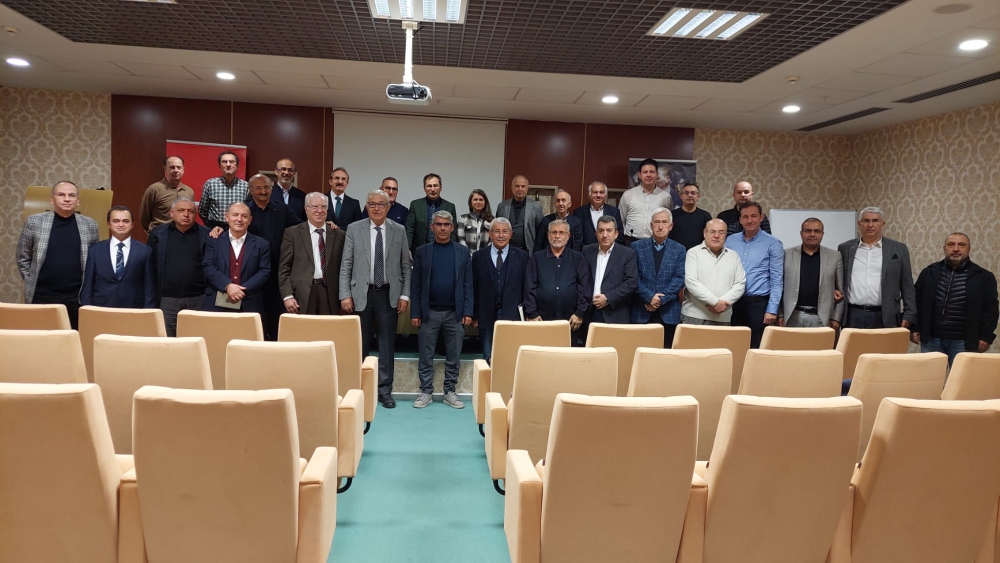 25 Kasım 2023 tarihinde Odamız Üyelerine düzenlediğimiz KGK Bağımsız Denetçilere yönelik sürekli eğitim programı kapsamında Oda Başkanımız İhsan AKAR’ın açılış konuşmasından sonra Doç Dr. Elif YÜCEL’in sunumuyla eğitim yapılmıştır.. (27.11.2023) 25 Kasım 2023 tarihinde Odamız Üyelerine düzenlediğimiz KGK Bağımsız Denetçilere yönelik sürekli eğitim programı kapsamında Oda Başkanımız İhsan AKAR’ın açılış konuşmasından sonra Doç Dr. Elif YÜCEL’in sunumuyla eğitim yapılmıştır.. (27.11.2023)