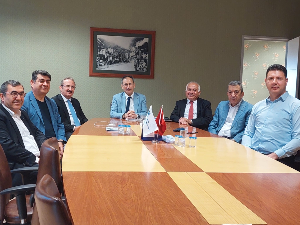 Oda Başkanımız İhsan AKAR, Odamız Üyesi YMM Cahit YERCİ’ye “TÜRMOB eğitmeni”serifikası ve Odamız nakil üyesi YMM İbrahim BULUT’a ise YMM ruhsatını takdim etmiştir. Ayrıca, Odamızın 2025-2028 dönemi Yönetim Kuruluna, Üyelerimiz YMM Muzaffer KOYUNCU ve YMM Osman YILMAZ ziyarette bulunup hayırlı olsun ve başarı dileklerinde bulunmuşlardır. (30.05.2025) Oda Başkanımız İhsan AKAR, Odamız Üyesi YMM Cahit YERCİ’ye “TÜRMOB eğitmeni”serifikası ve Odamız nakil üyesi YMM İbrahim BULUT’a ise YMM ruhsatını takdim etmiştir. Ayrıca, Odamızın 2025-2028 dönemi Yönetim Kuruluna, Üyelerimiz YMM Muzaffer KOYUNCU ve YMM Osman YILMAZ ziyarette bulunup hayırlı olsun ve başarı dileklerinde bulunmuşlardır. (30.05.2025)