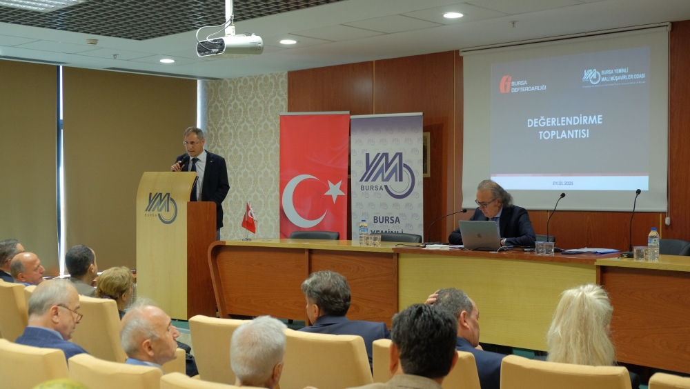 Odamız ev sahipliğinde Oda konferans Salonu’nda Bursa Defterdarı Sayın Halil TEKİN, Grup Müdürleri ve ÖTV-KDV Müdürü katılımıyla “KDV İade/Mahsuplarına İlişkin Süreçlere Yönelik” konulu bilgilendirme toplantısı yapılmıştır. Program; Oda başkanımız Sayın İhsan AKAR’ın açılış konuşmasıyla başlayıp Bursa Defterdarı Sayın Halil TEKİN, Grup Müdürü Sayın Yavuz DOĞAN ve KDV-ÖTV Müdür V. Sayın Hülya GÜNGÖRMÜŞ’ün bilgilendirmeleriyle devam etmiş, üyelerimizin görüş öneri ve soru-cevap bölümü ile sona ermiştir. (24.09.2025) Odamız ev sahipliğinde Oda konferans Salonu’nda Bursa Defterdarı Sayın Halil TEKİN, Grup Müdürleri ve ÖTV-KDV Müdürü katılımıyla “KDV İade/Mahsuplarına İlişkin Süreçlere Yönelik” konulu bilgilendirme toplantısı yapılmıştır. Program; Oda başkanımız Sayın İhsan AKAR’ın açılış konuşmasıyla başlayıp Bursa Defterdarı Sayın Halil TEKİN, Grup Müdürü Sayın Yavuz DOĞAN ve KDV-ÖTV Müdür V. Sayın Hülya GÜNGÖRMÜŞ’ün bilgilendirmeleriyle devam etmiş, üyelerimizin görüş öneri ve soru-cevap bölümü ile sona ermiştir. (24.09.2025)