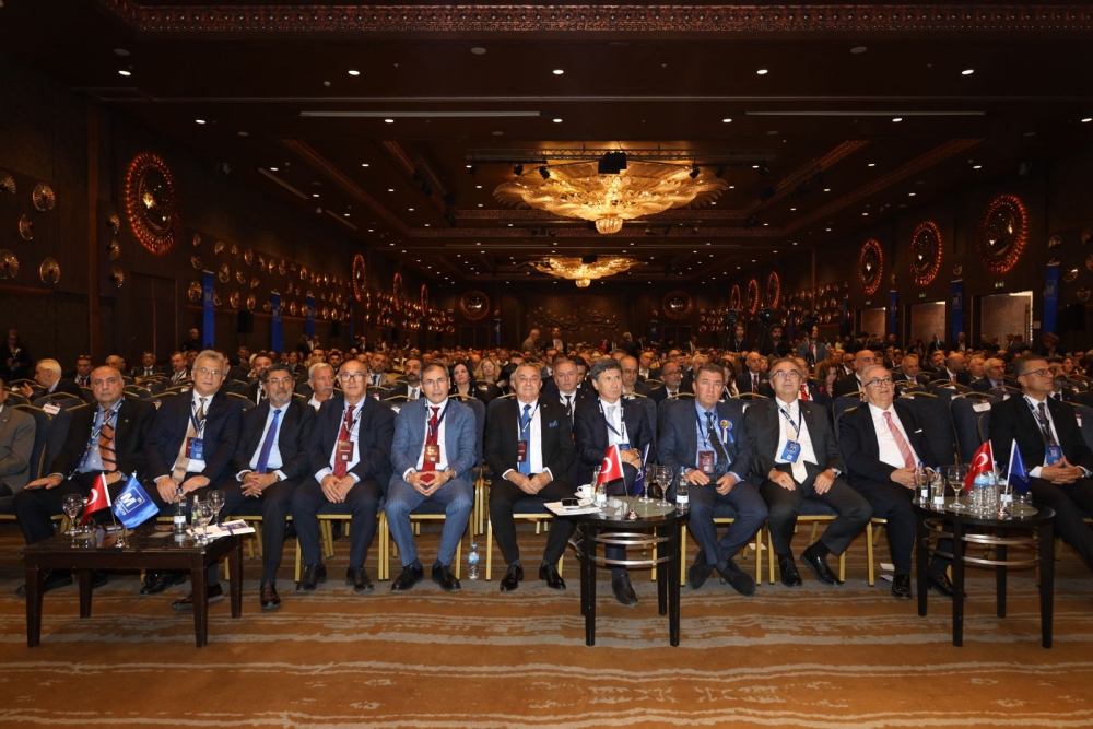 Oda Başkanımız Sayın İhsan AKAR, Odamızın yeni üyeleri  YMM Çağatay UZUNYILMAZ ve YMM Resurullah SULUOVA’ya Yeminli Mali Müşavirlik ruhsatlarını takdim ederek hayırlı olsun ve başarı dileklerinde bulunmuştur. Ayrıca, 18-19 Ekim 2025 tarihlerinde Ankara’da yapılan TÜRMOB’un 25. Seçimli Olağan Genel Kurul toplantısına katılım sağlamıştır. (22.10.2025) Oda Başkanımız Sayın İhsan AKAR, Odamızın yeni üyeleri  YMM Çağatay UZUNYILMAZ ve YMM Resurullah SULUOVA’ya Yeminli Mali Müşavirlik ruhsatlarını takdim ederek hayırlı olsun ve başarı dileklerinde bulunmuştur. Ayrıca, 18-19 Ekim 2025 tarihlerinde Ankara’da yapılan TÜRMOB’un 25. Seçimli Olağan Genel Kurul toplantısına katılım sağlamıştır. (22.10.2025)