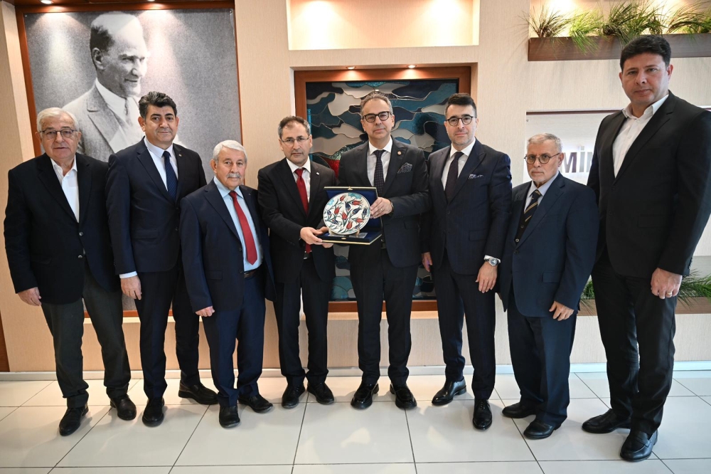 Bursa Ticaret ve Sanayi Odası Yönetim Kurulu Üyesi Hakan BATMAZ, BTSO Müşavirlik ve Denetim Hizmetleri Meslek Komitesi Başkanı Ömer KOCAKUŞAK ile BTSO Meclis üyesi Yeminli Mali Müşavir Osman ARICI Odamızı ziyaret etmişlerdir. Ziyarette Oda Başkanımız İhsan AKAR, Yönetim Kurulu Sekreter/Sayman Hasan Alp YEŞİLKAYA, Yönetim Kurulu Üyemiz Ali KAHVE, Disiplin Kurulu Başkanımız Ahmet İŞCAN ve Denetleme Kurulu Başkanımız Turan ATA hazır bulunmuşlardır. (11.12.2025)