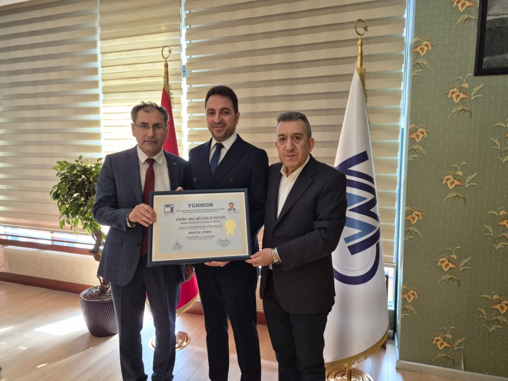 Oda Başkanımız Sayın İhsan AKAR, ve Oda Başkan Yrd. Sayın Yakup KAYIHAN, Odamız yeni üyesi YMM Muhsin ŞEKER’e Yeminli Mali Müşavirlik ruhsatını takdim etmiş, hayırlı olsun dileklerinde bulunmuşlardır. (24.02.2026)