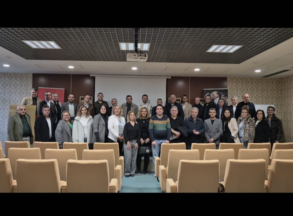 Odamız Konferans Salonunda, Yeminli Mali Müşavir Olcay ER tarafından “YMM Sınavı Hazırlık Süreci Strateji Dersi”  konulu seminer düzenlenmiştir. Oda Başkanımız İhsan AKAR’ın açılış konuşması ile başlayan seminere Yeminli Mali Müşavirlik sınavına hazırlanan SMMM ve Vergi Müfettişleri katılmış olup, Mesleğimizin gelişimi açısından faydalı bir seminer programı gerçekleşmiştir. (03.04.2026)