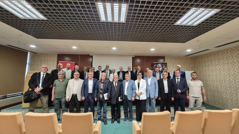 Odamız konferans salonunda Yeminli Mali Müşavir Şaban ATUÇURAN tarafından “49 No.lu YMM Genel Tebliği Kapsamında Tasdike Tabi İndirim ve İstisna Raporlarında Dikkat Edilmesi Gereken Hususlar/Soru-Cevaplı Pratik Uygulamalar” konulu Oda üyelerimizin katılımıyla gerçekleşen verimli bir seminer gerçekleştirilmiştir.  Seminere katılan Odamız üyeleri SÜRGEM ‘Doğrulanabilir Eğitim’ kapsamında 3 eğitim kredisine hak kazandıkları seminer programı,seminer bitiminde Oda Başkanımız İhsan AKAR’ın YMM Şaban ATUÇURAN’a teşekkür dileklerinde bulunmasıyla  sona ermiştir. (13.05.2026)