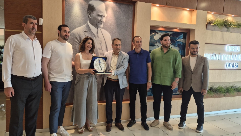 Bursa Ticaret ve Sanayi Odası 28. Meslek Komitesi (Değerli Metaller Sektörü) Komite Başkanı Ayşenur DERELİ İLSEVEN, ve Komite Üyeleri Fatih ÖZTÜRK, Nuri Fatih RIZVANOĞLU, Talha KAYMAZ, Süleyman MENGİN  Oda Başkanımız Sayın İhsan AKAR’a ziyarette bulunmuştur. Ziyarette odamız eğitim komisyonu üyesi Ahmet TOKSOY’da bulunmuş olup, vergisel eğitim çalışmaları başta olmak üzere sektör ile ilgili görüş alışverişinde bulunulmuştur. (11.06.2026) Daha azını gör