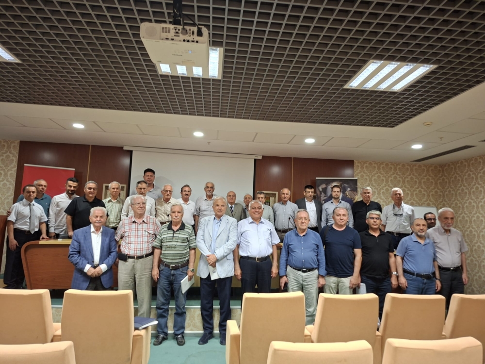 Odamız konferans salonunda Yeminli Mali Müşavir Eray SANVER tarafından “57 No’lu KDV Tebliği kapsamında, İthalatta İndirimi Kabul Edilmeyen KDV’nin Tespitinde Özellikli Durumlar ve Y.M.M.’lerin  Sorumlulukları” konulu Oda üyelerimizin katılımıyla gerçekleşen verimli bir seminer gerçekleştirilmiştir.  Seminere katılan Odamız üyeleri SÜRGEM ‘Doğrulanabilir Eğitim’ kapsamında 3 eğitim kredisine hak kazandıkları seminer programı, seminer bitiminde Oda Başkanımız İhsan AKAR’ın YMM Eray SANVER’e teşekkür dileklerinde bulunmasıyla  sona ermiştir. (14.08.2026)