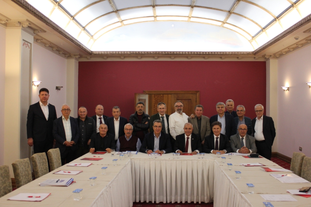 Ankara/Kızılcahamam’da gerçekleştirilen 149. YMM Oda Başkanları toplantısına Oda Başkanımız İhsan AKAR, Oda Başkan Yrd. Yakup KAYIHAN ve Oda Sekreteri Hasan Alp YEŞİLKAYA katılmışlardır. TÜRMOB Genel Başkanı İ.Hüseyin YILDIZ,YMM Oda Başkanları ve bir kısım Oda Yönetim Kurulu üyeleri katılmış olduğu toplantıda, yeminli mali müşavirlik mesleğinin güncel gündemi, meslek mensuplarının beklentileri ve mesleğin geleceğine ilişkin konular ele alınarak görüş alışverişinde bulunulmuştur. (05.10.2026)